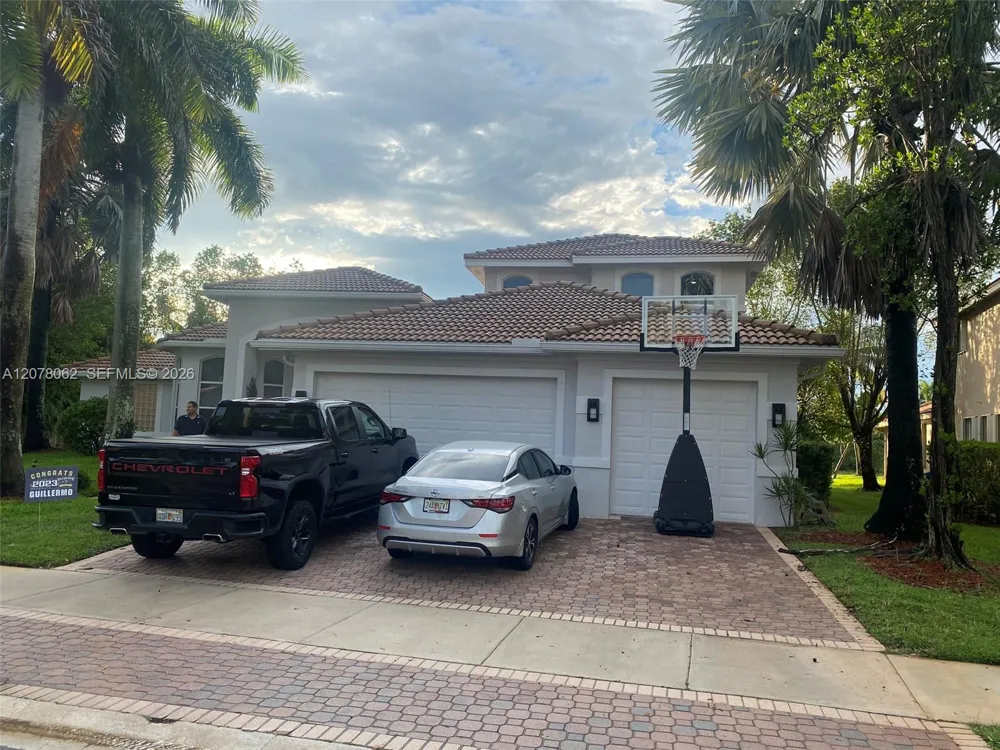 1360 Victoria Isle Dr Weston, FL 33327