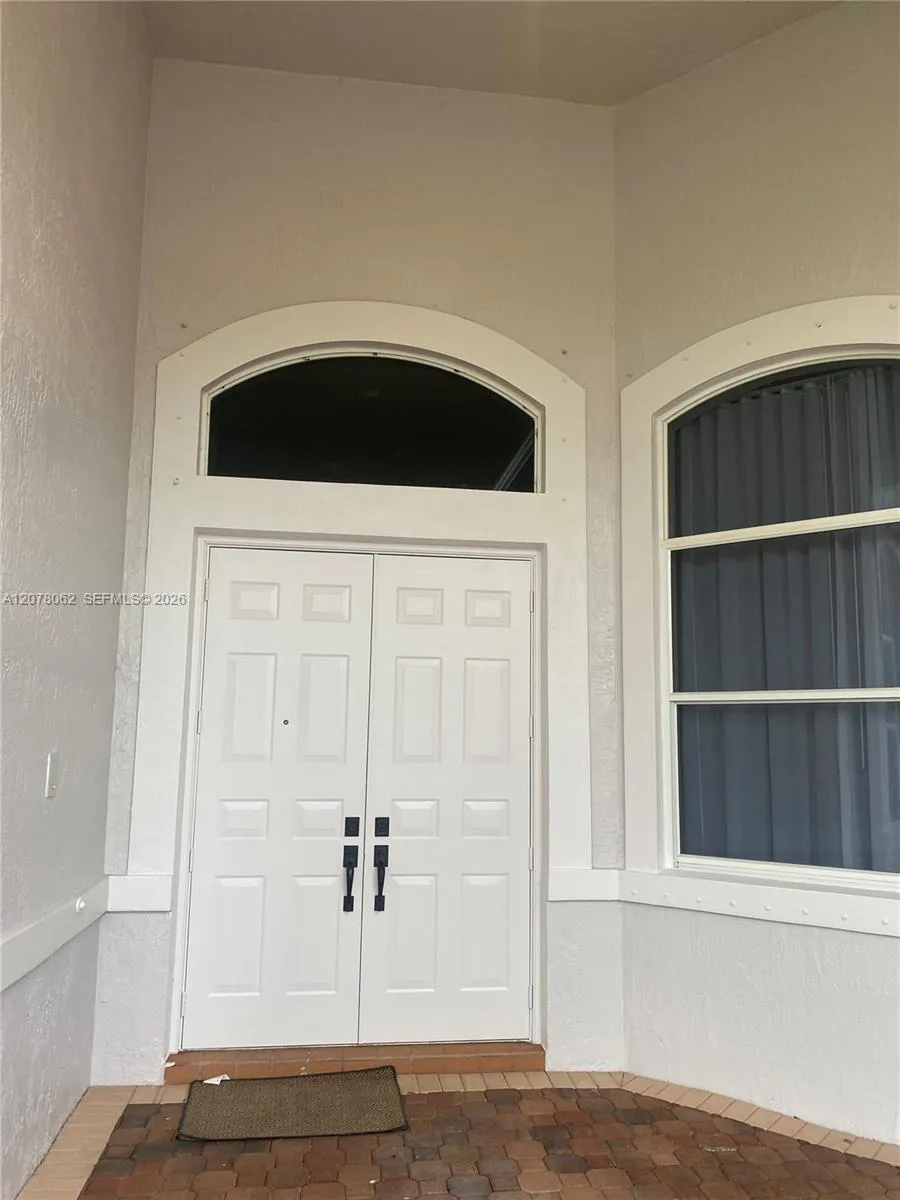 1360 Victoria Isle Dr Weston, FL 33327