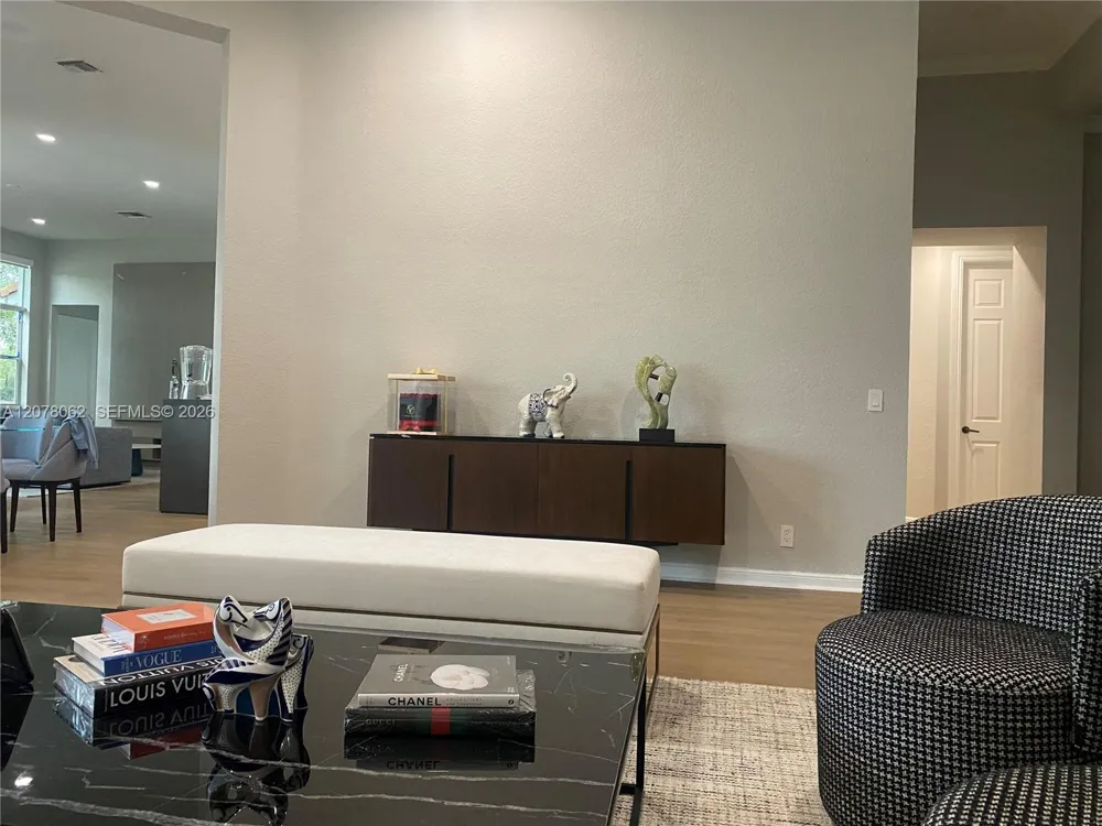1360 Victoria Isle Dr Weston, FL 33327