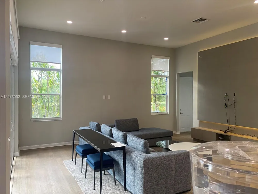 1360 Victoria Isle Dr Weston, FL 33327