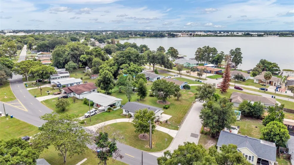 1668 ROSELAWN STREET SW Winter Haven, FL 33880