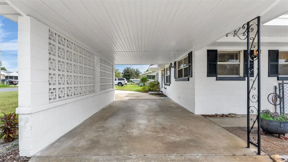 1668 ROSELAWN STREET SW Winter Haven, FL 33880