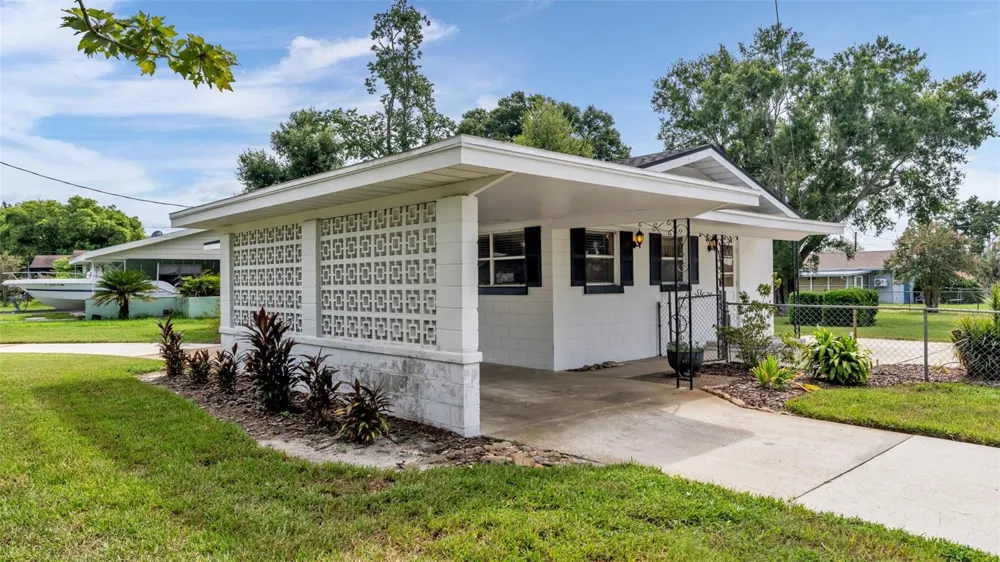 1668 ROSELAWN STREET SW Winter Haven, FL 33880