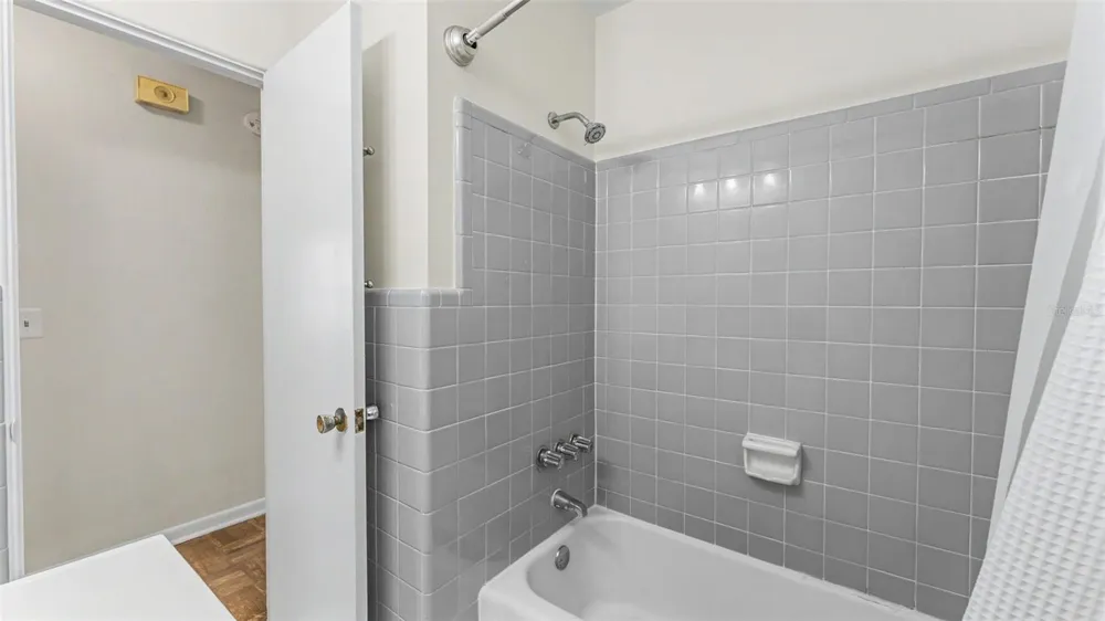 1668 ROSELAWN STREET SW Winter Haven, FL 33880