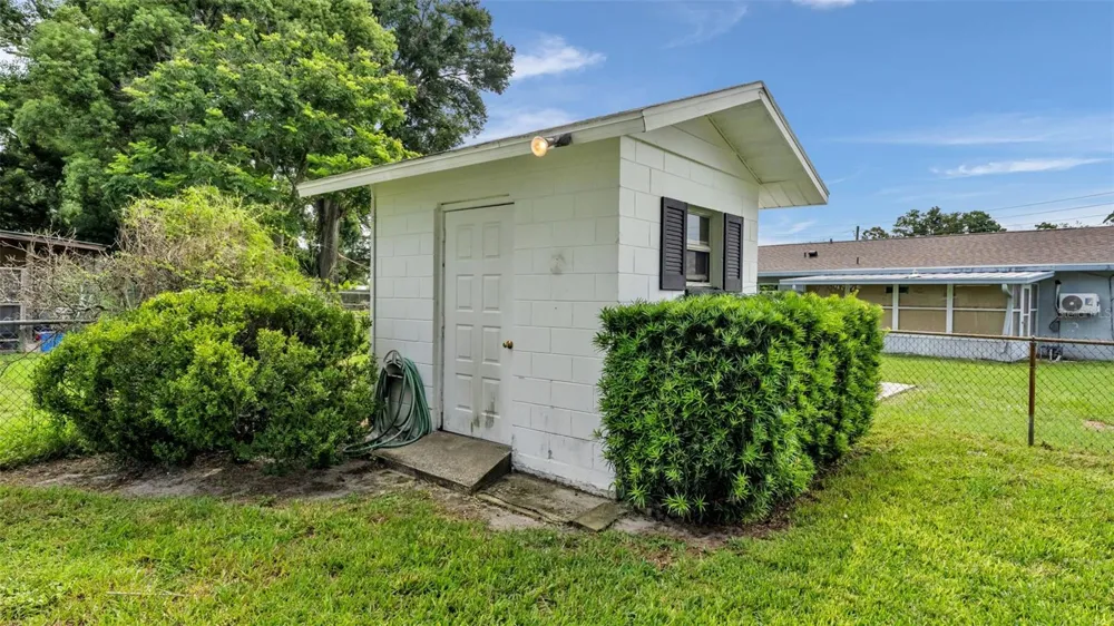 1668 ROSELAWN STREET SW Winter Haven, FL 33880