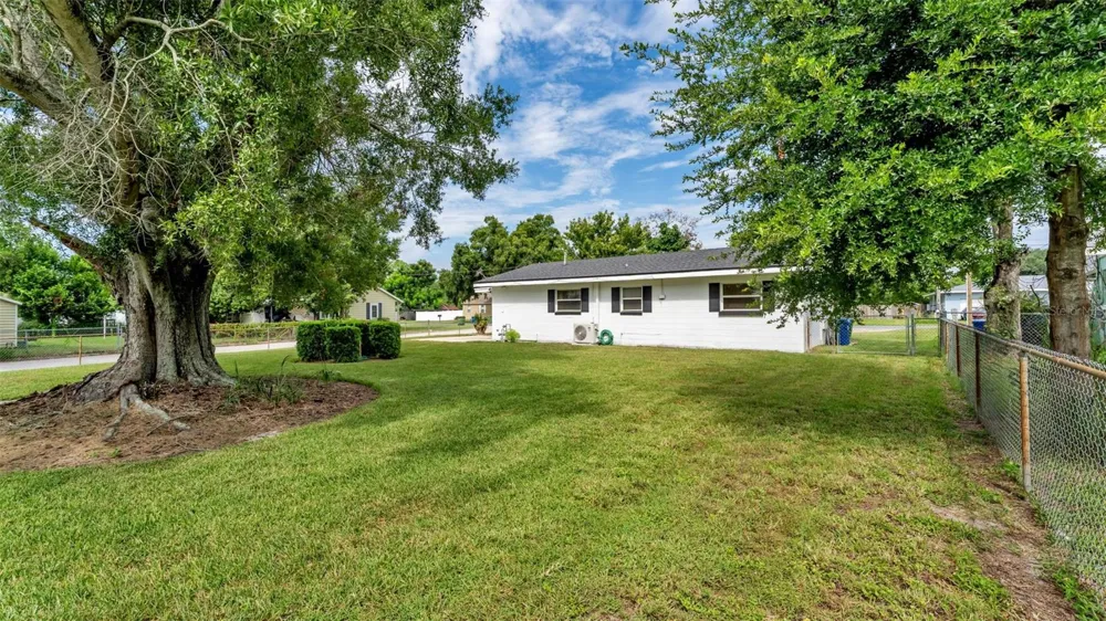 1668 ROSELAWN STREET SW Winter Haven, FL 33880
