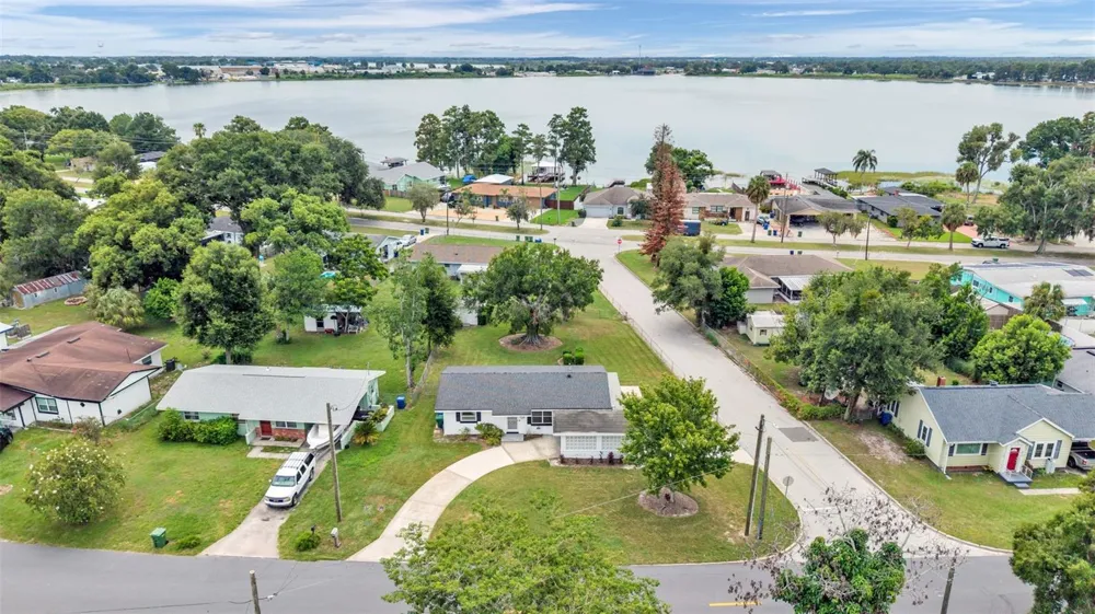 1668 ROSELAWN STREET SW Winter Haven, FL 33880