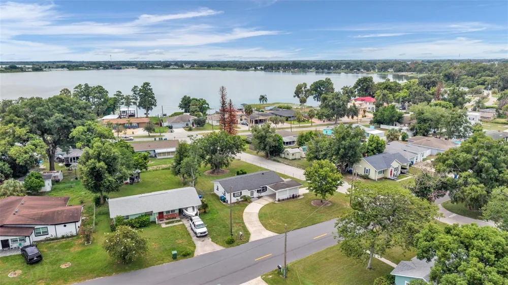1668 ROSELAWN STREET SW Winter Haven, FL 33880