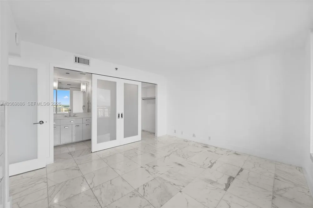 400 S Pointe Dr #1905 Miami Beach, FL 33139