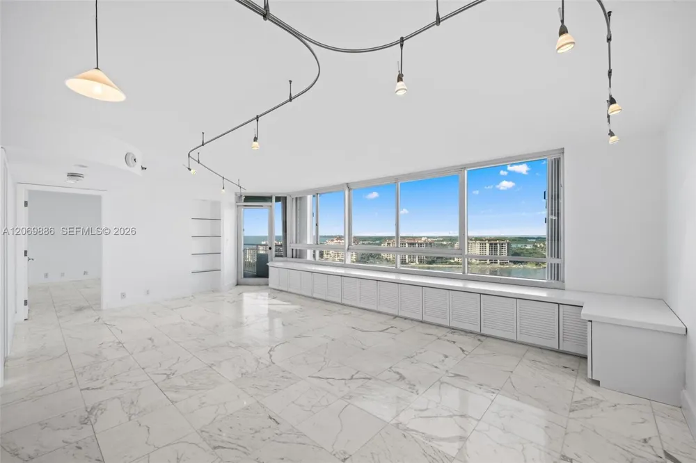 400 S Pointe Dr #1905 Miami Beach, FL 33139