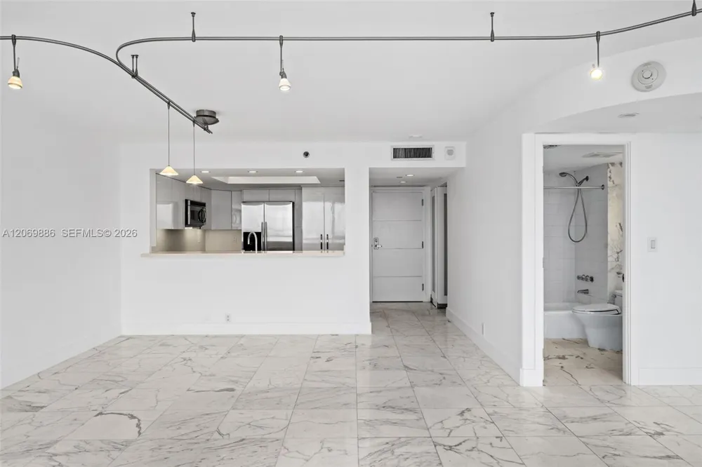 400 S Pointe Dr #1905 Miami Beach, FL 33139