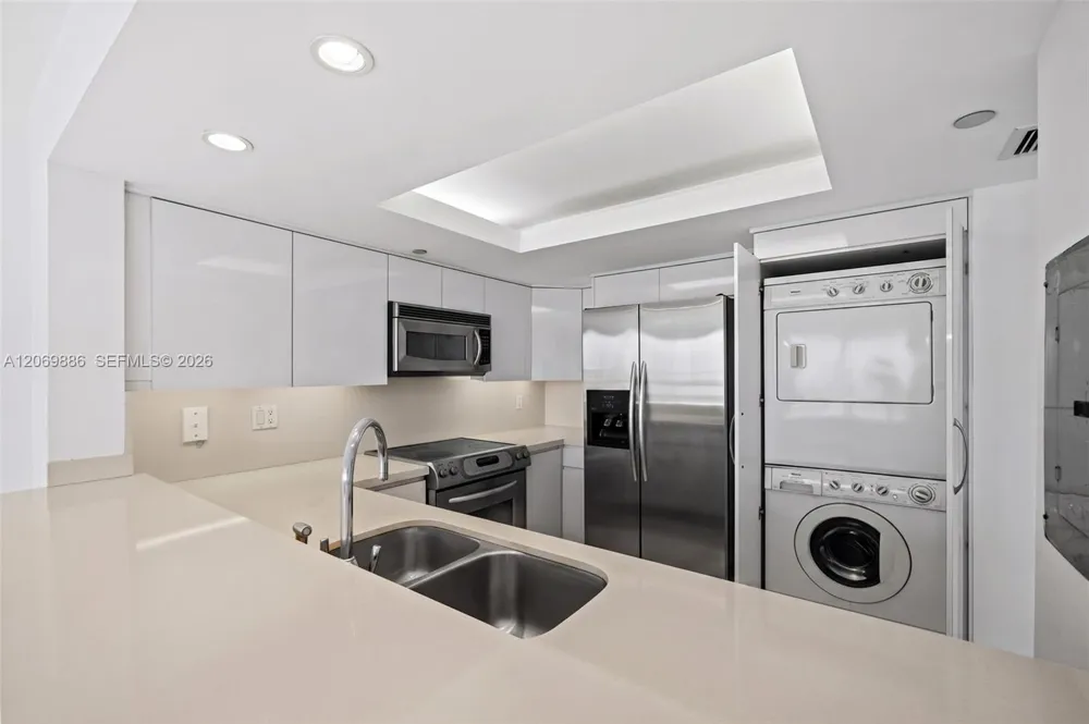 400 S Pointe Dr #1905 Miami Beach, FL 33139