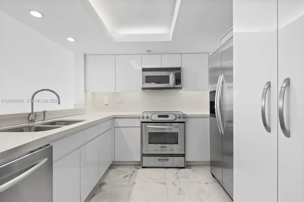400 S Pointe Dr #1905 Miami Beach, FL 33139