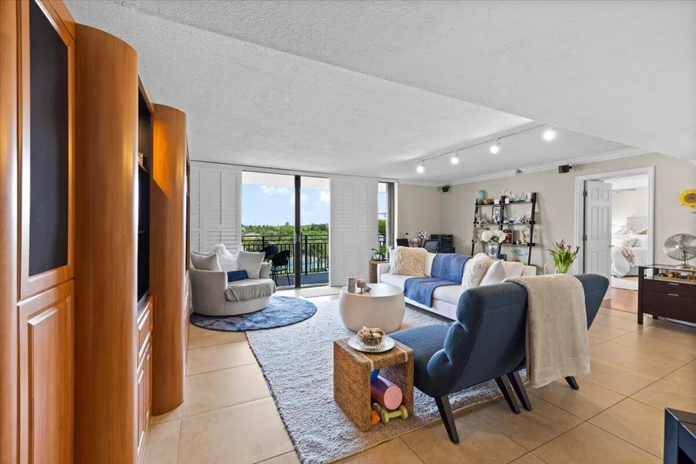1167 HILLSBORO MILE #308 Hillsboro Beach, FL 33062