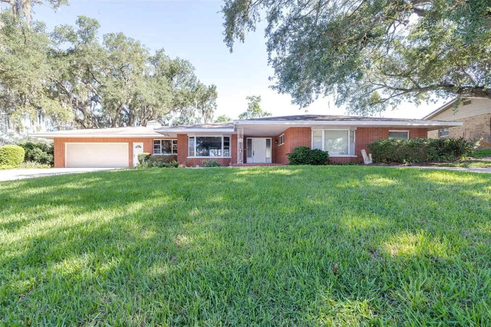 300 CREST DRIVE Haines City, FL 33844