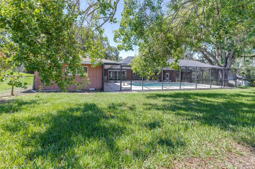300 CREST DRIVE Haines City, FL 33844