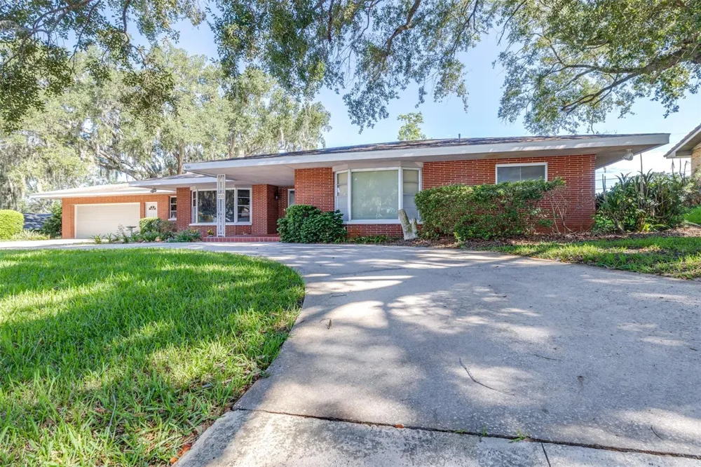 300 CREST DRIVE Haines City, FL 33844