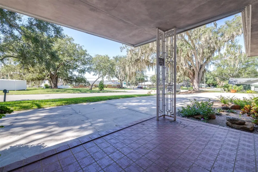 300 CREST DRIVE Haines City, FL 33844