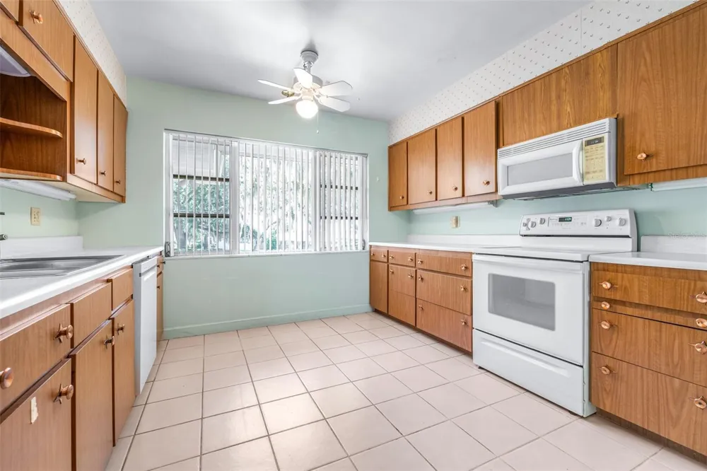 300 CREST DRIVE Haines City, FL 33844