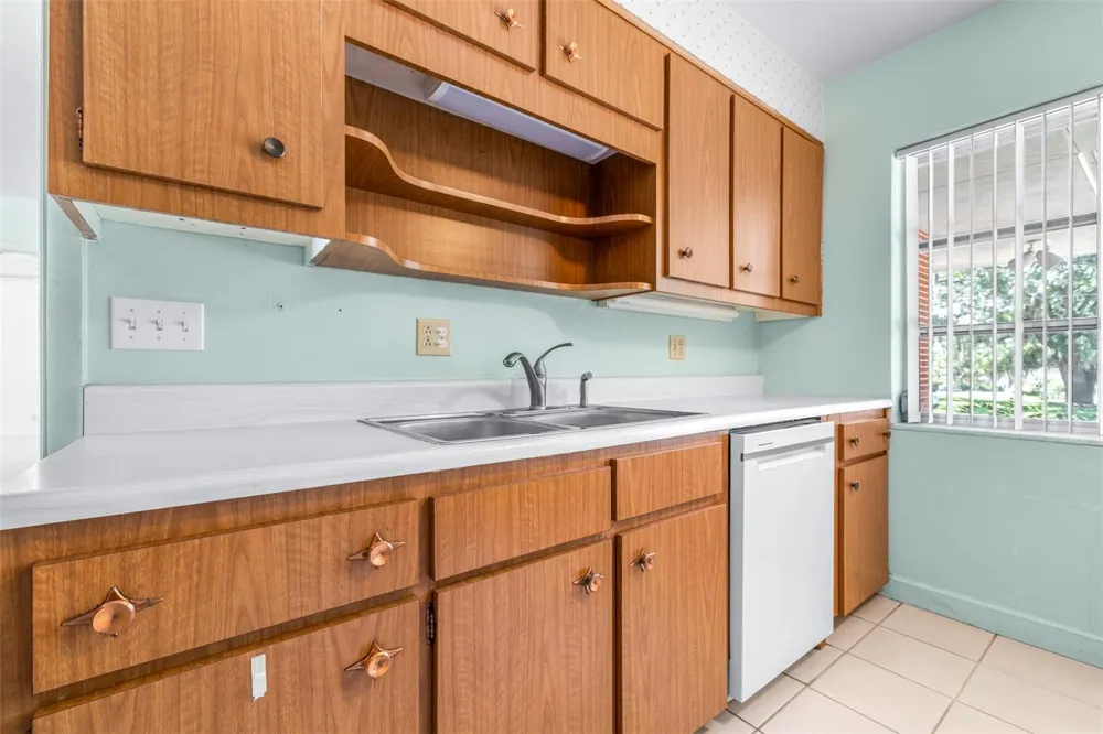 300 CREST DRIVE Haines City, FL 33844