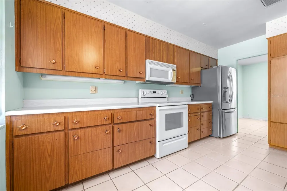 300 CREST DRIVE Haines City, FL 33844