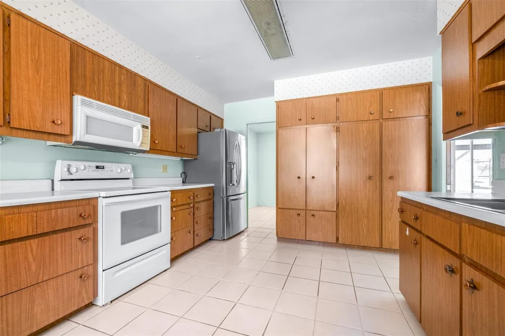 300 CREST DRIVE Haines City, FL 33844