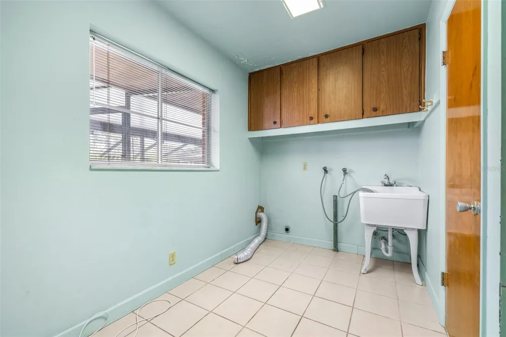300 CREST DRIVE Haines City, FL 33844