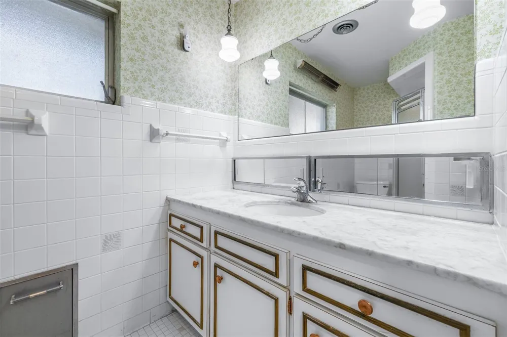 300 CREST DRIVE Haines City, FL 33844