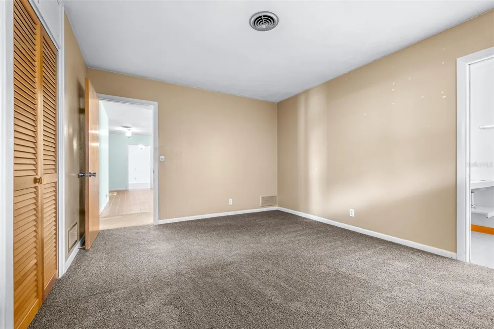 300 CREST DRIVE Haines City, FL 33844