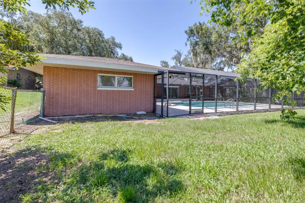300 CREST DRIVE Haines City, FL 33844