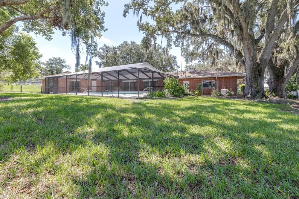 300 CREST DRIVE Haines City, FL 33844