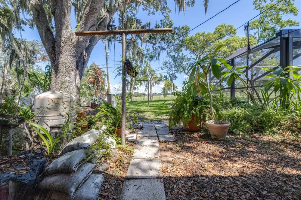 300 CREST DRIVE Haines City, FL 33844
