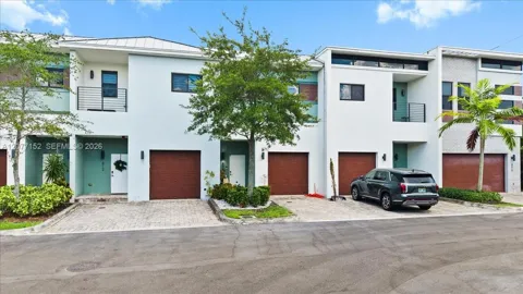 808 NW 44th Ter