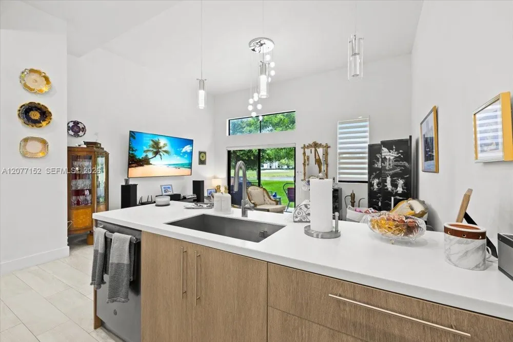 808 NW 44th Ter Plantation, FL 33317