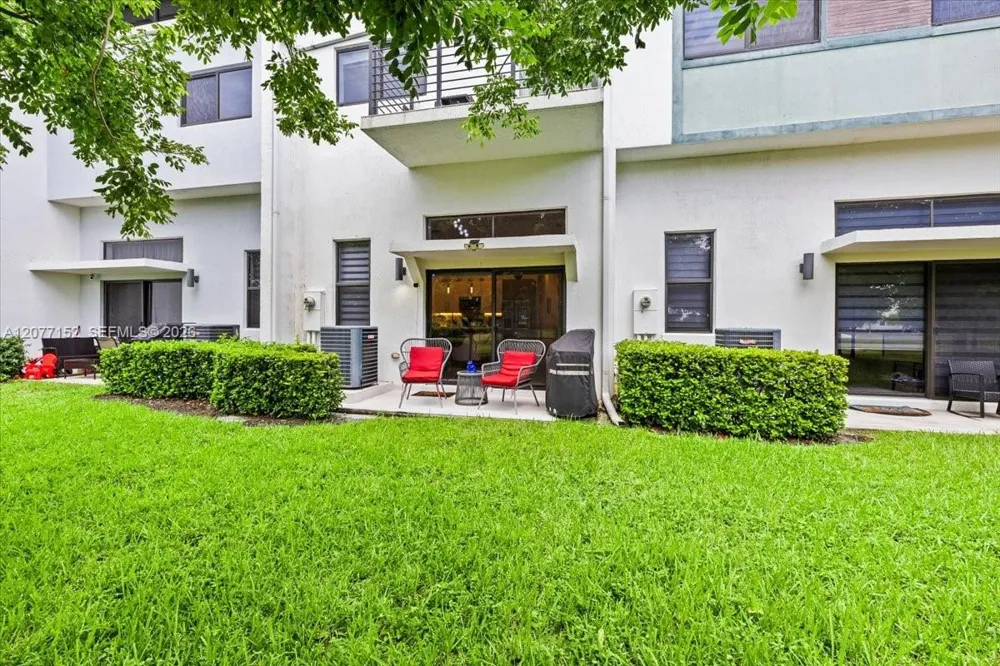 808 NW 44th Ter Plantation, FL 33317