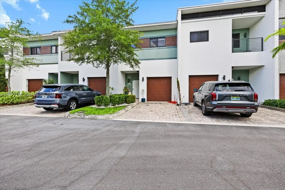 808 NW 44th Ter Plantation, FL 33317