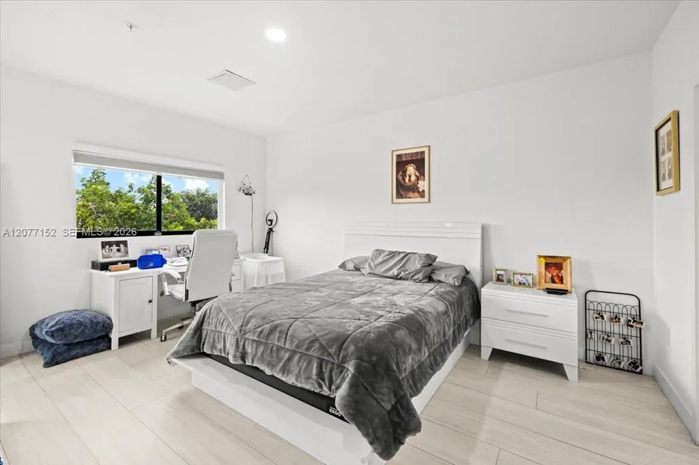 808 NW 44th Ter Plantation, FL 33317