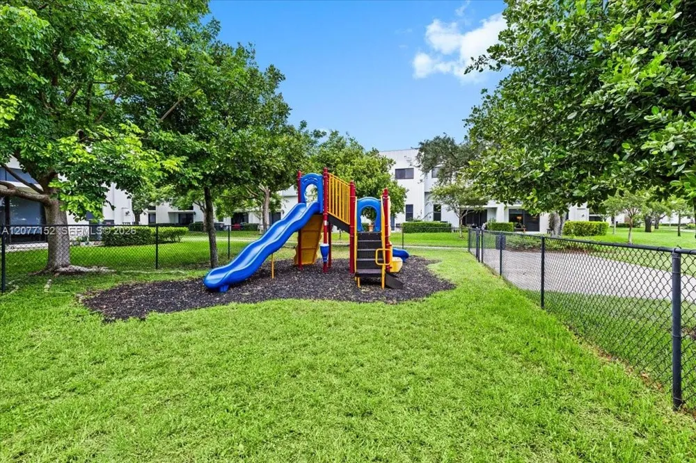 808 NW 44th Ter Plantation, FL 33317