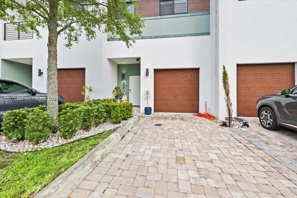 808 NW 44th Ter Plantation, FL 33317