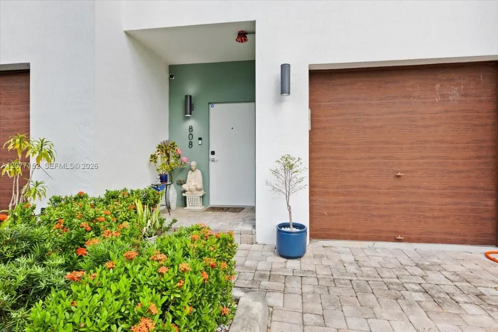 808 NW 44th Ter Plantation, FL 33317