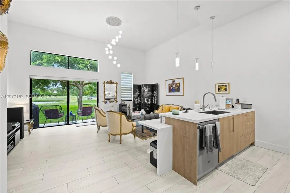 808 NW 44th Ter Plantation, FL 33317
