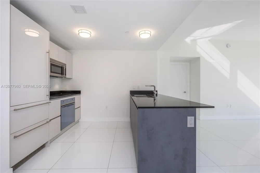 1010 Brickell Ave #1402 Miami, FL 33131