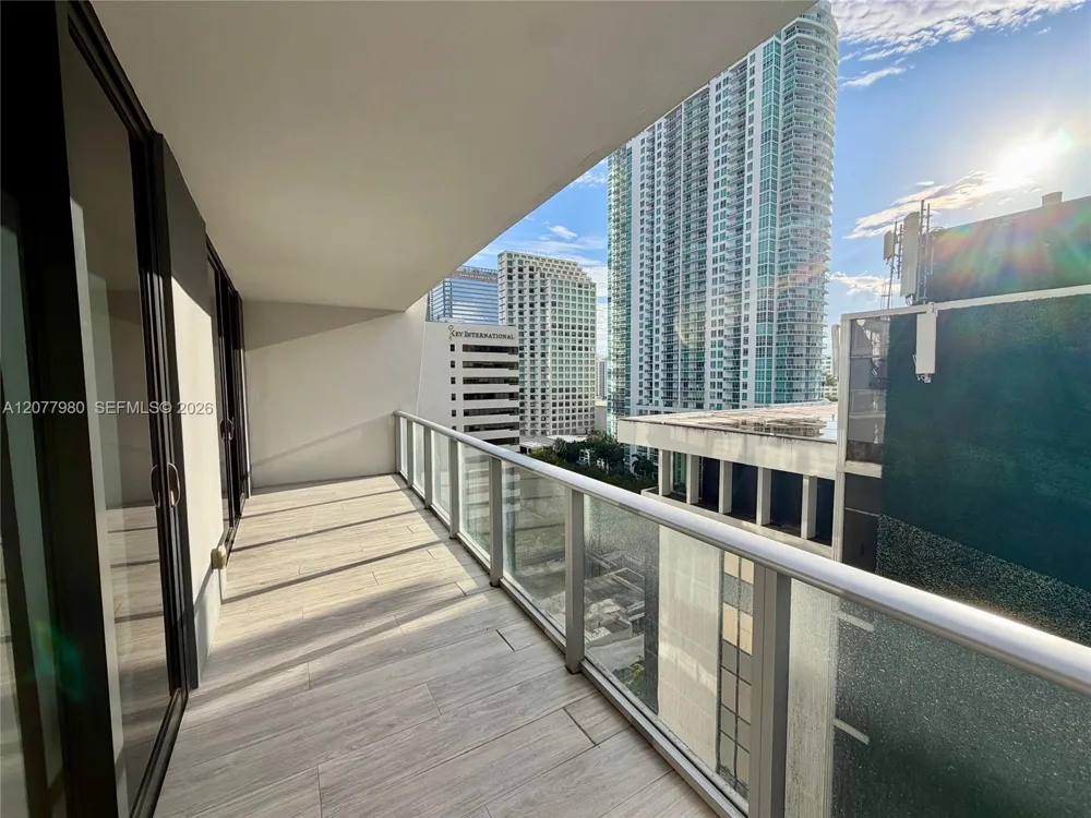 1010 Brickell Ave #1402 Miami, FL 33131