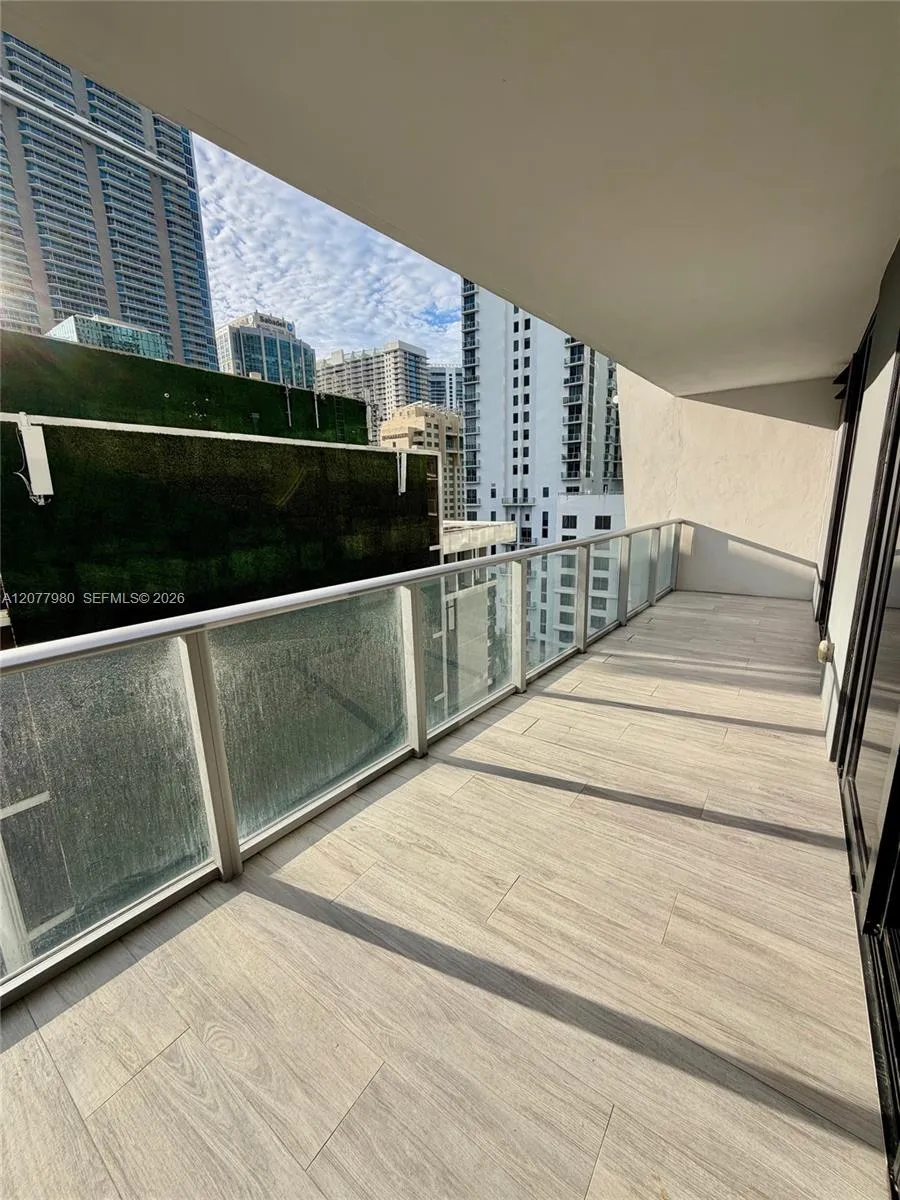 1010 Brickell Ave #1402 Miami, FL 33131