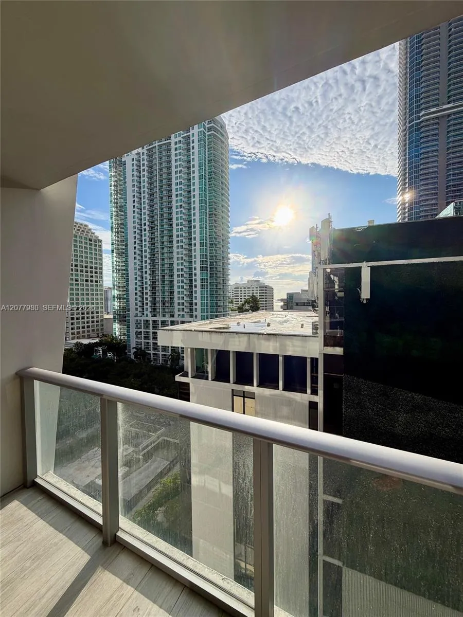 1010 Brickell Ave #1402 Miami, FL 33131