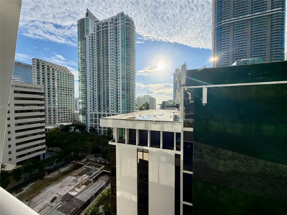 1010 Brickell Ave #1402 Miami, FL 33131