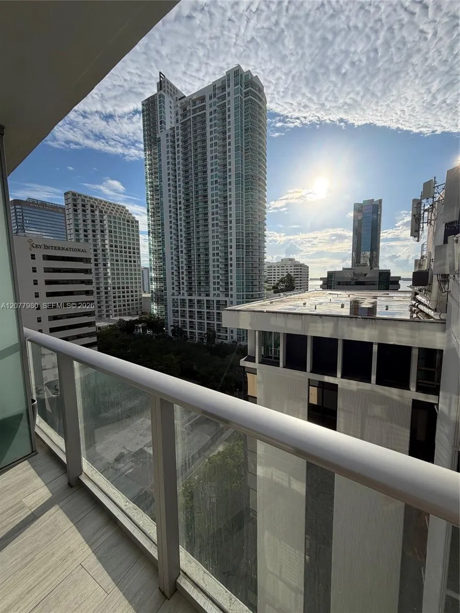 1010 Brickell Ave #1402 Miami, FL 33131
