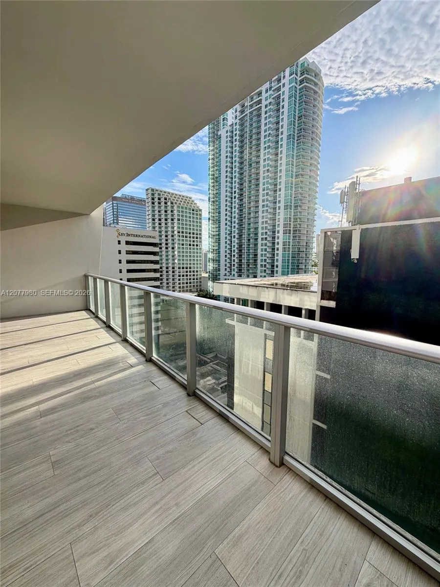 1010 Brickell Ave #1402 Miami, FL 33131