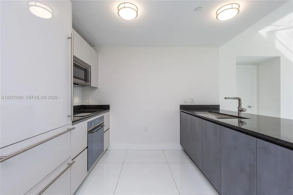 1010 Brickell Ave #1402 Miami, FL 33131