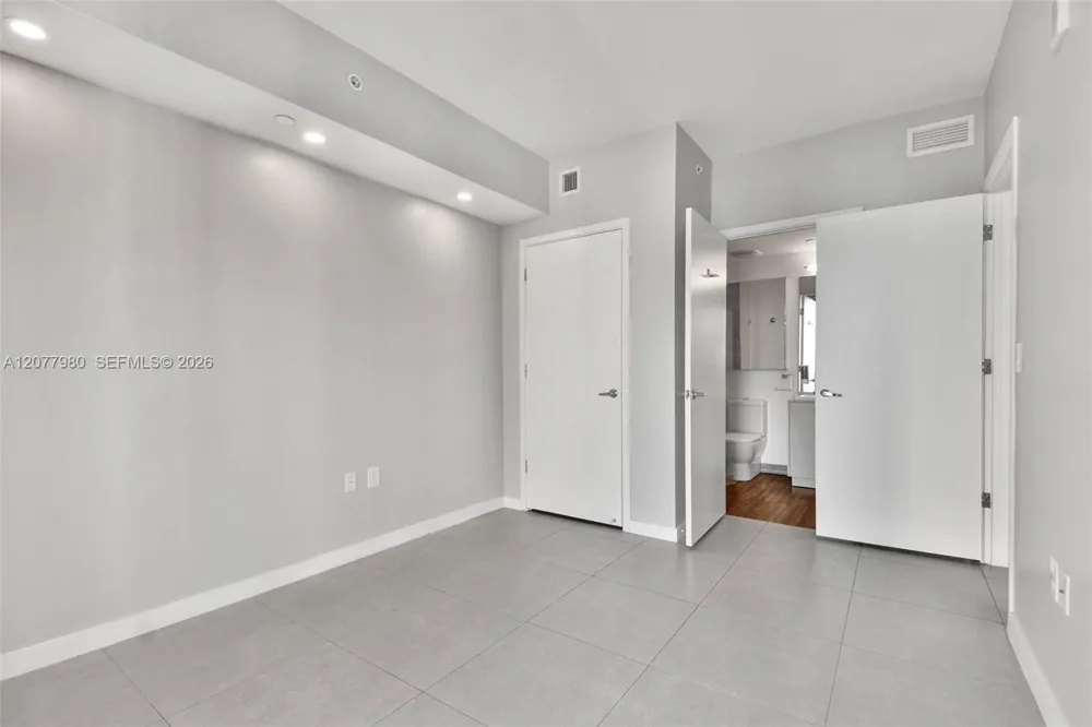 1010 Brickell Ave #1402 Miami, FL 33131